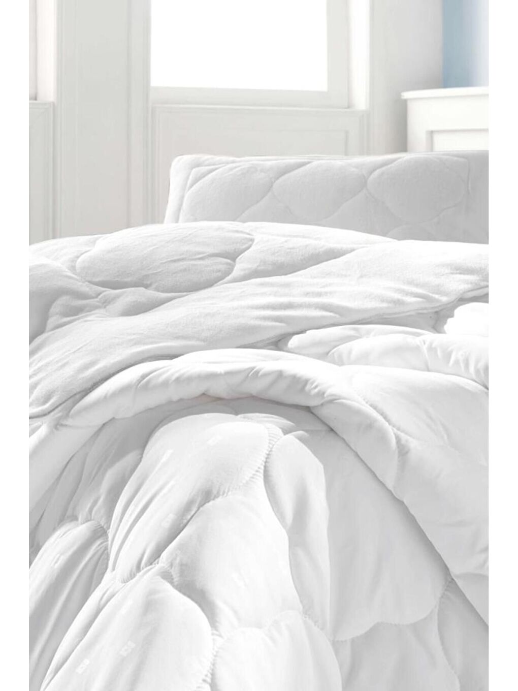 Beyaz Microplush Her Mevsim Tek Kişilik Yorgan