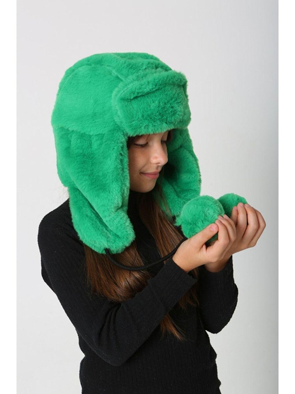 Kız Çocuk Yeşil Kürklü Kulaklıklı Pelüş Bere Şapka BERE1115-4