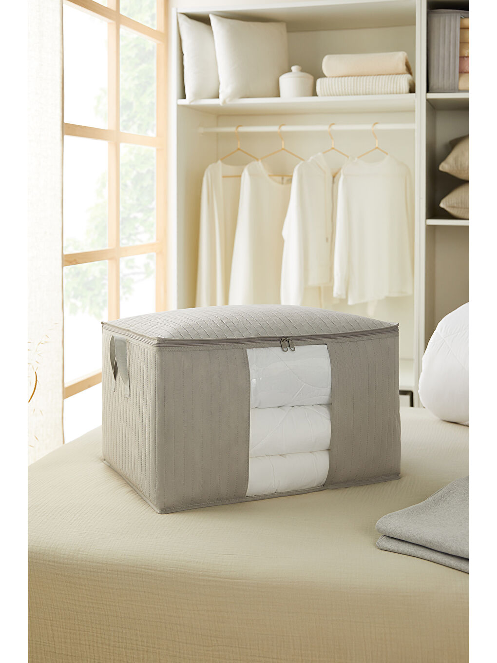 Büyük Boy Pvc Pencereli Gri Renk Kapitone Hurç 60 x 43 x 35 cm