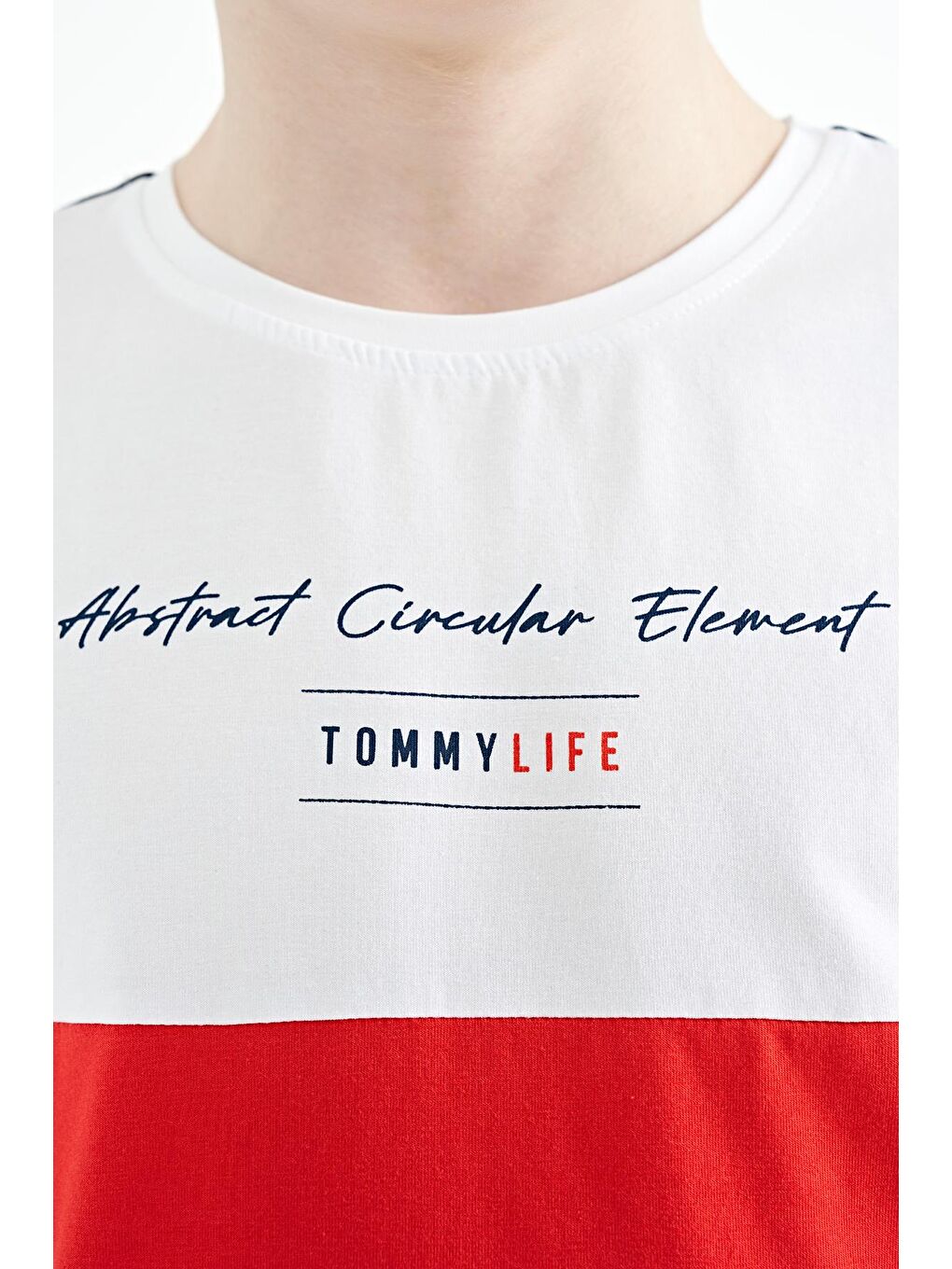 TOMMYLIFE Lacivert Renk Bloklu O Yaka Baskı Detaylı Standart Kalıp Erkek Çocuk T-Shirt - 11135 - 1