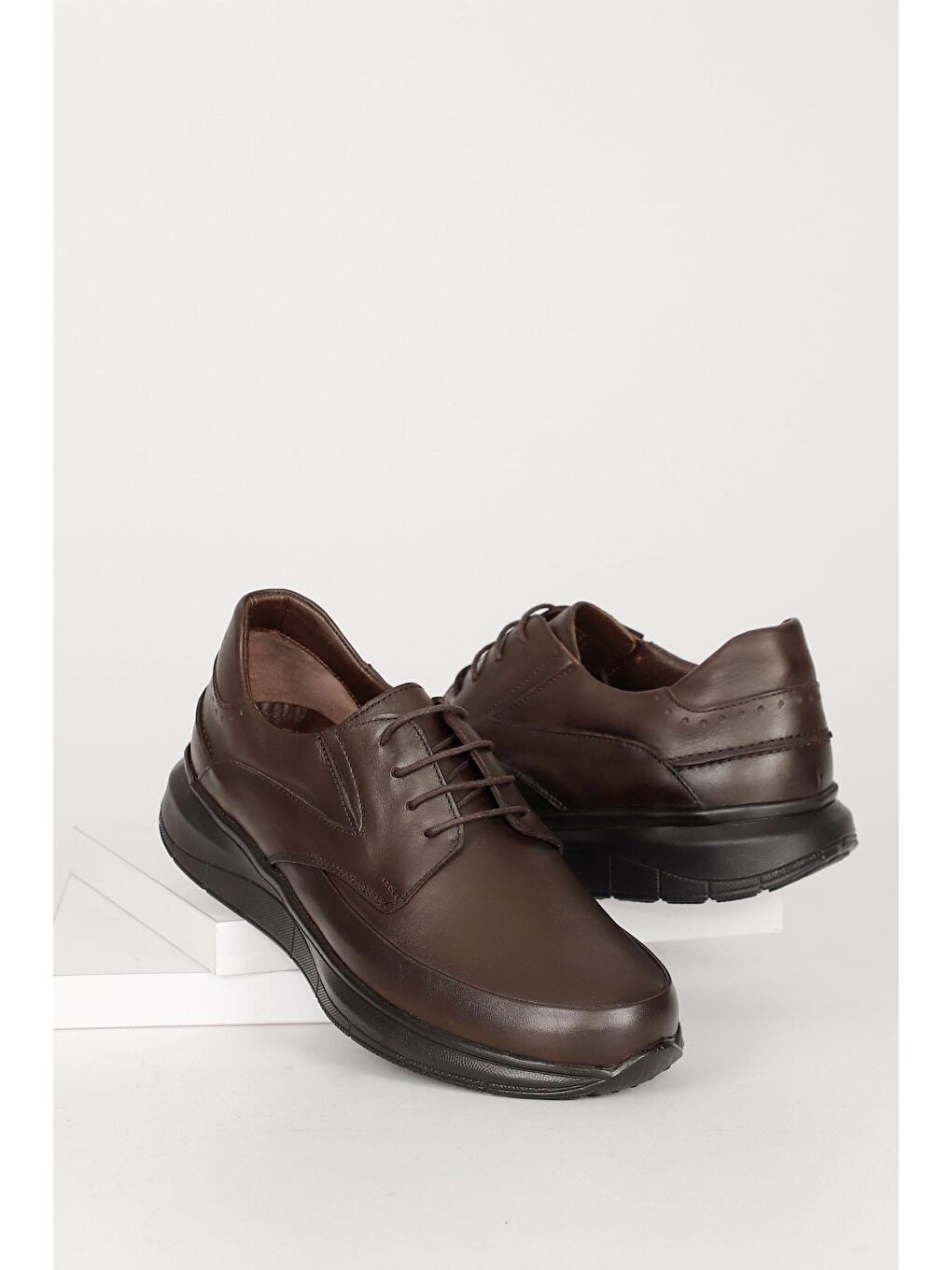 Kahverengi Hakiki Deri Yuvarlak Burun Günlük Bağcıklı Erkek Sneaker 42990
