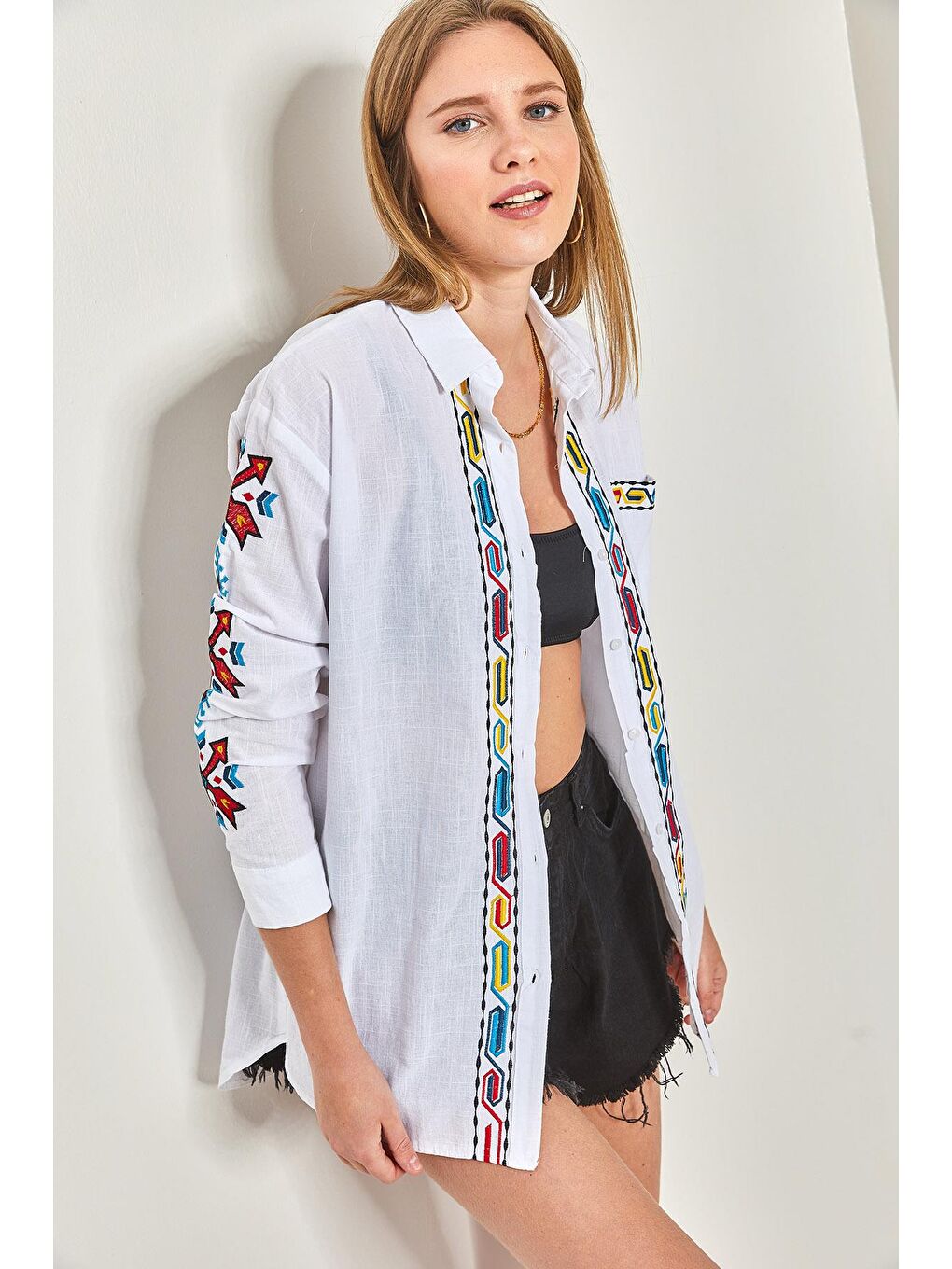 Kolu ve Ön Nakışlı Keten Gömlek - Beyaz-1
