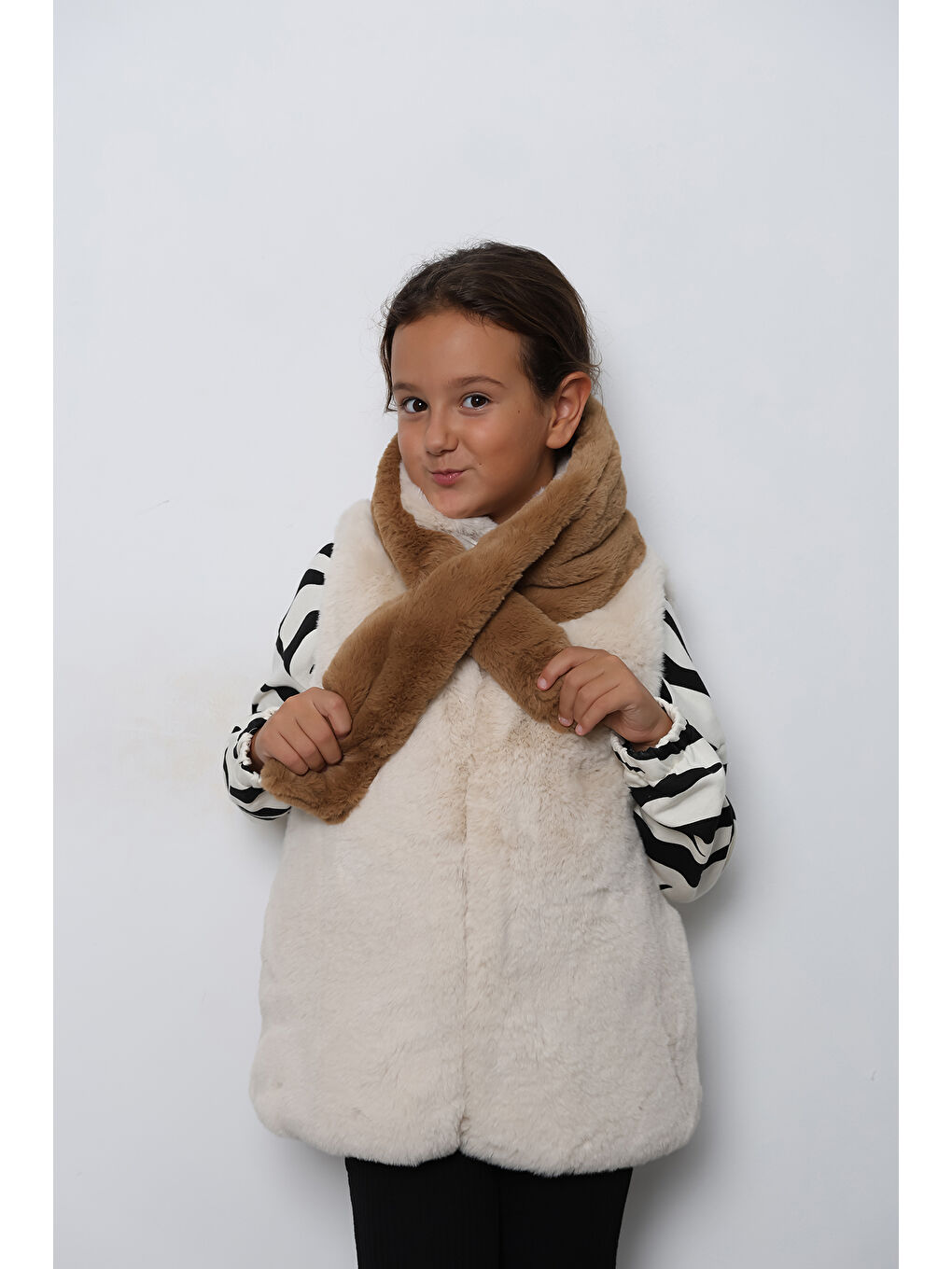 Kahverengi Kız Çocuk Camel Pelüş Kaşkol Boyunluk Atkı Byn001-1