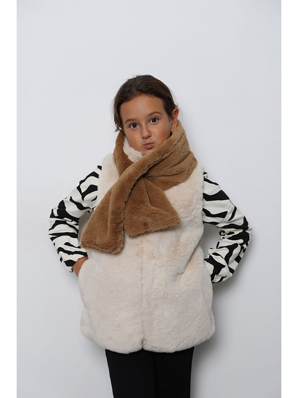 Kahverengi Kız Çocuk Camel Pelüş Kaşkol Boyunluk Atkı Byn001-2