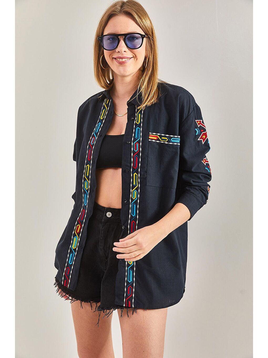 Kolu ve Ön Nakışlı Keten Gömlek - Siyah-2