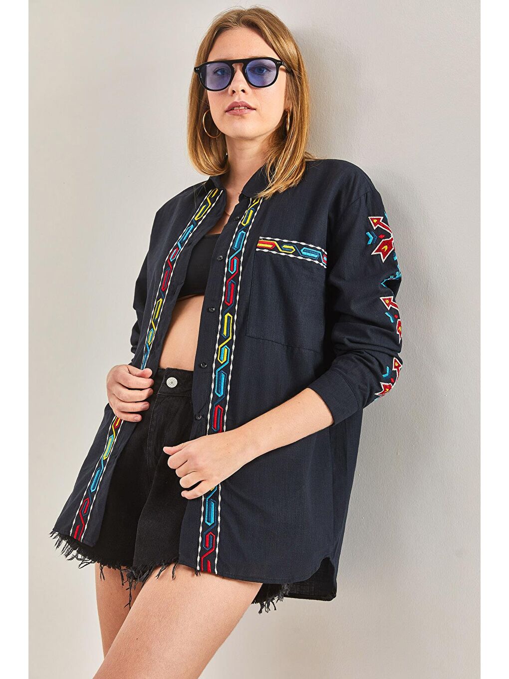 Kolu ve Ön Nakışlı Keten Gömlek - Siyah-4