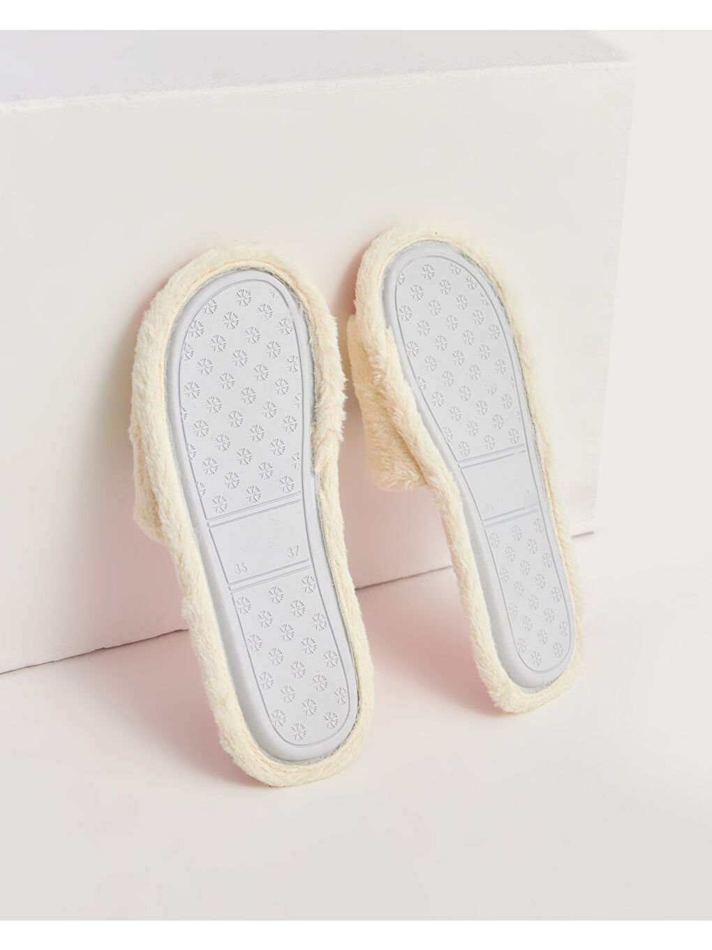 Beyaz BOBİ - Ördek Figürlü Kadın Ev Terliği-2