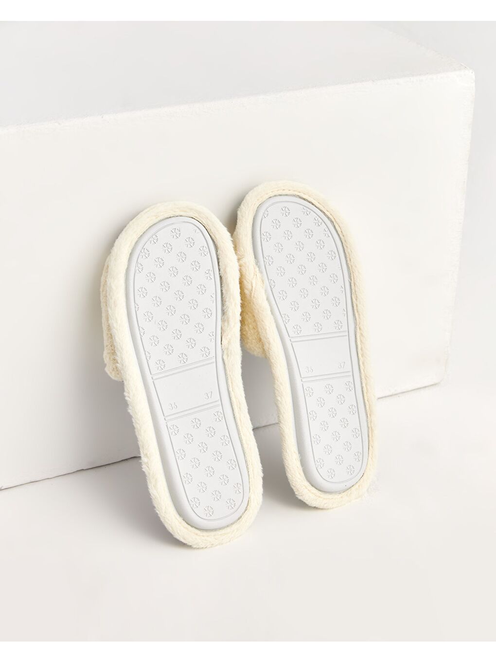 Beyaz BOBİ - Ördek Figürlü Kadın Ev Terliği-9