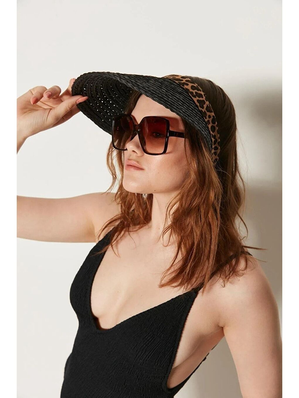 Siyah Leopar Şeritli Hasır Vizör Şapka Kutulu Gönderim HSR2075