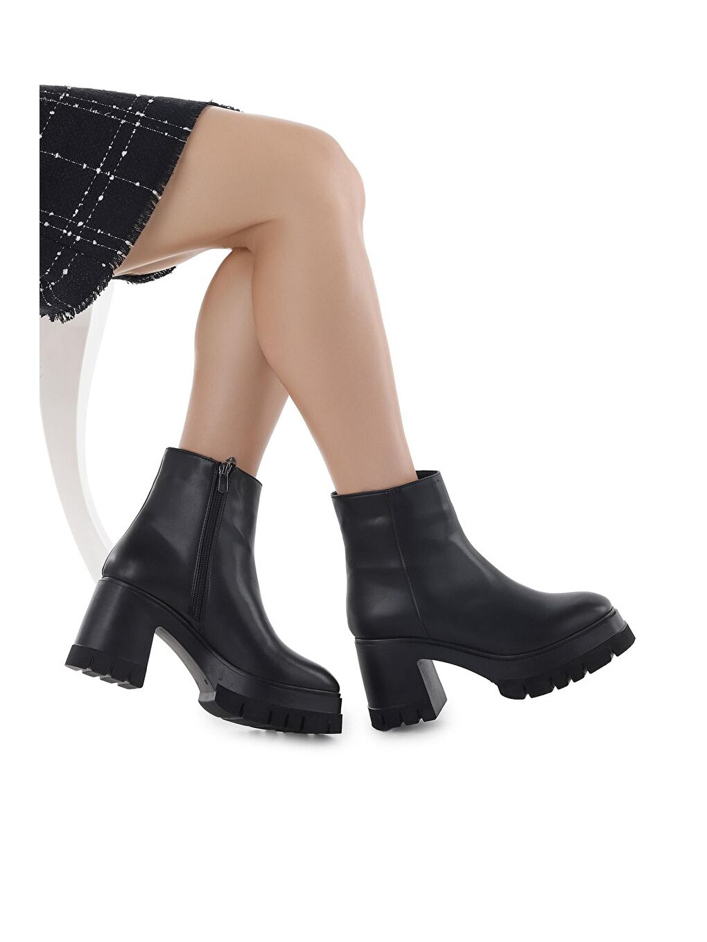 Siyah Cilt Fermuarlı Kadın 8 Cm Topuklu Bot Ayakkabı Fls 52-505-2