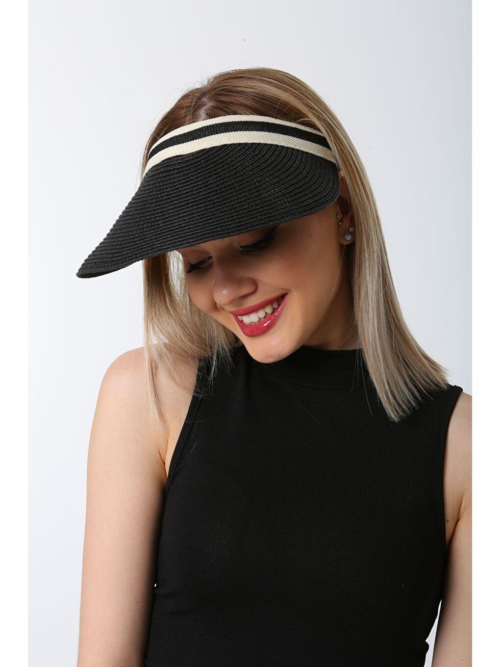 Siyah Ithal Şeritli Hasır Vizör Şapka Kutulu Gönderim HSR2000-1