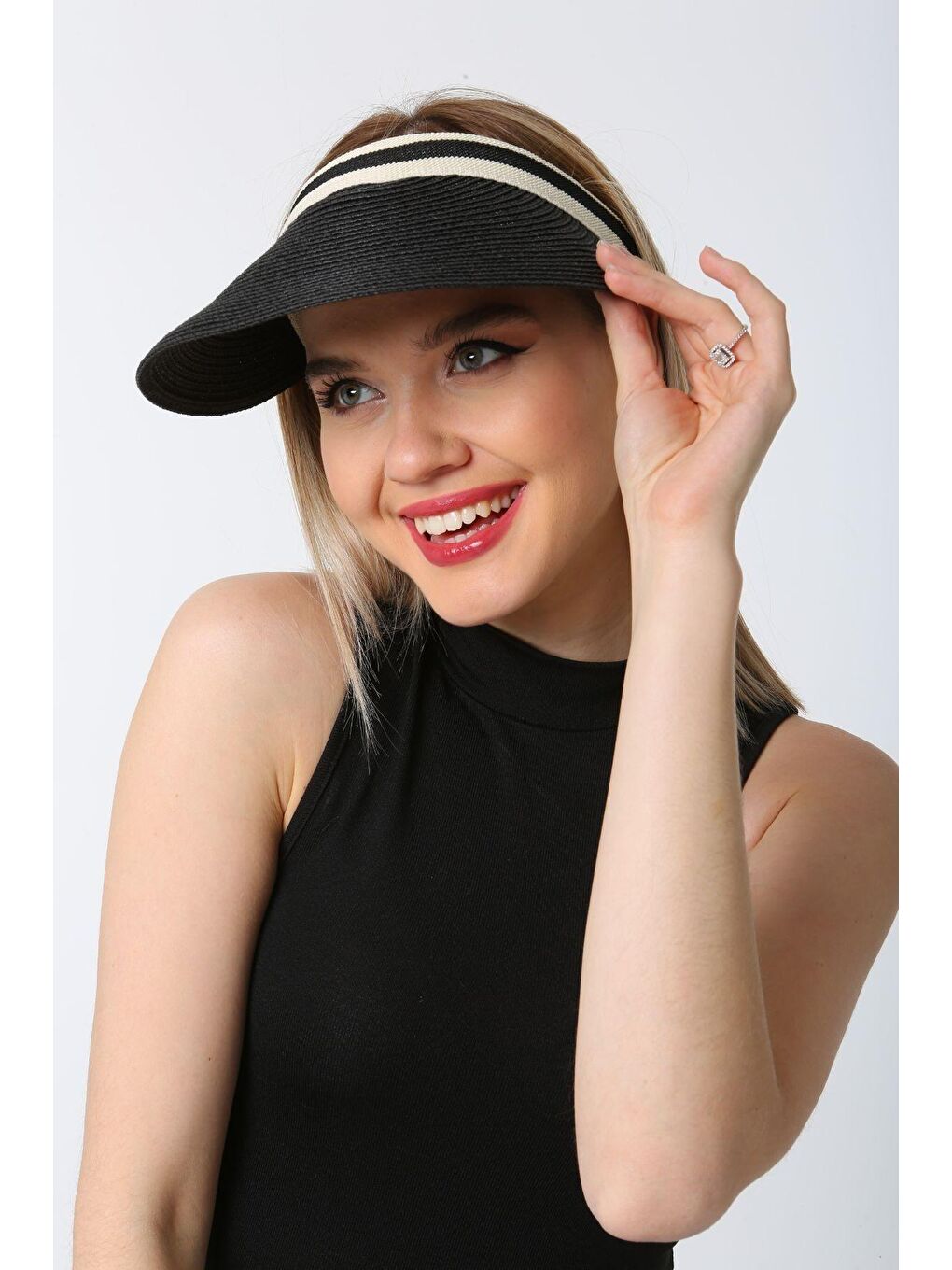 Siyah Ithal Şeritli Hasır Vizör Şapka Kutulu Gönderim HSR2000-3