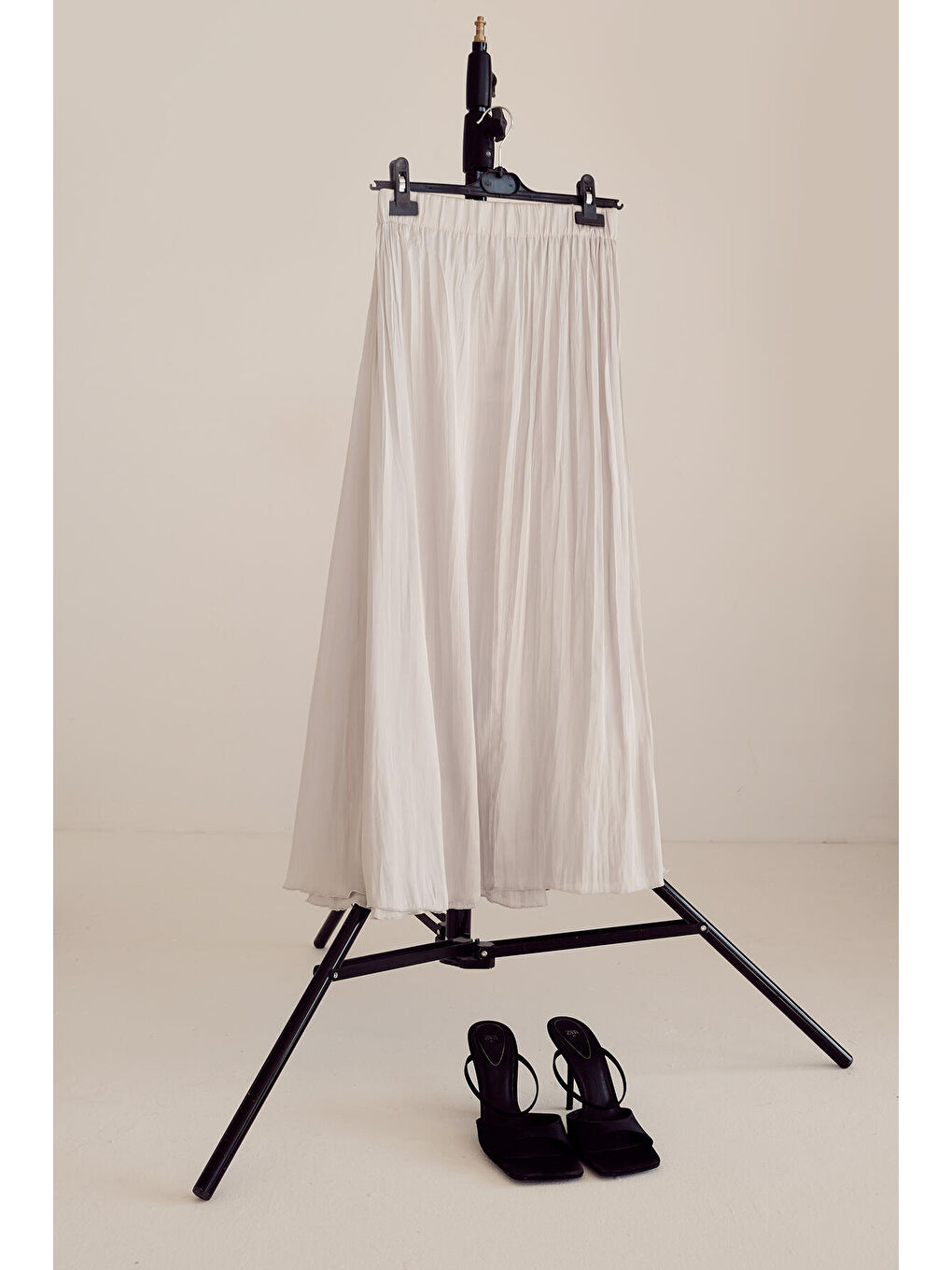 Gri Crushlı Saten Etek-4