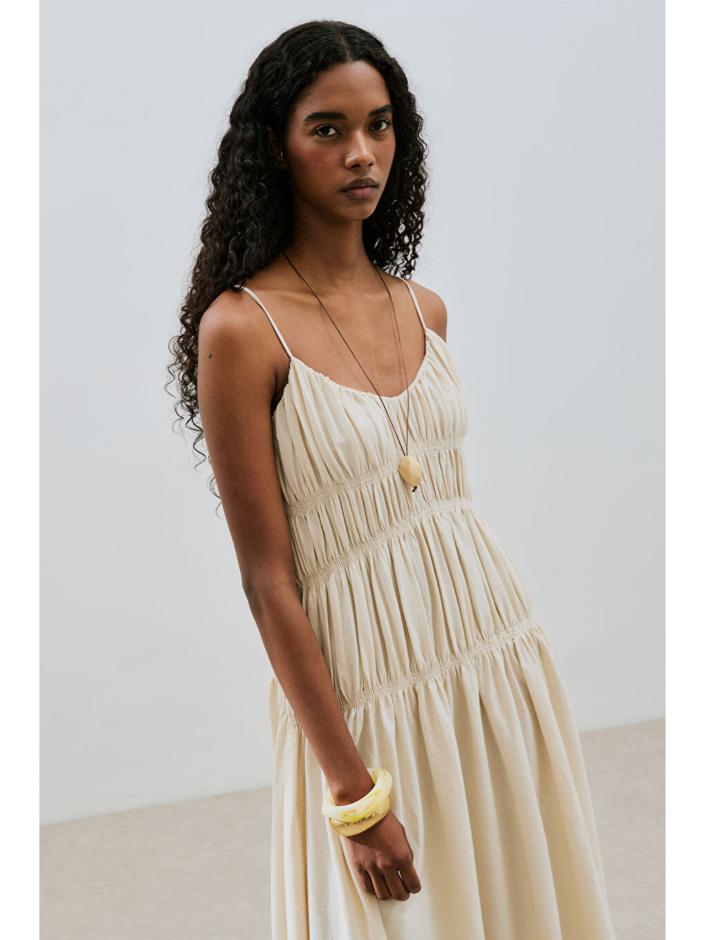 Karışık Dokulu Büzgü Detaylı Elbise Natural-3