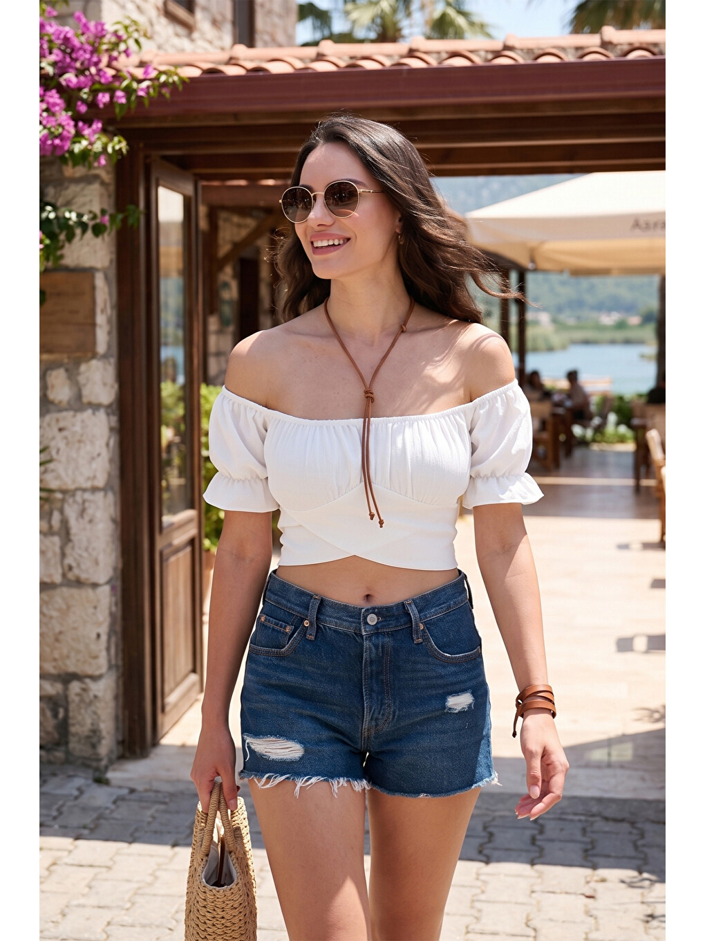 Beyaz Regular Fit Madonna Yaka Bağlama Detaylı Crop Kadın Bluz 6527017