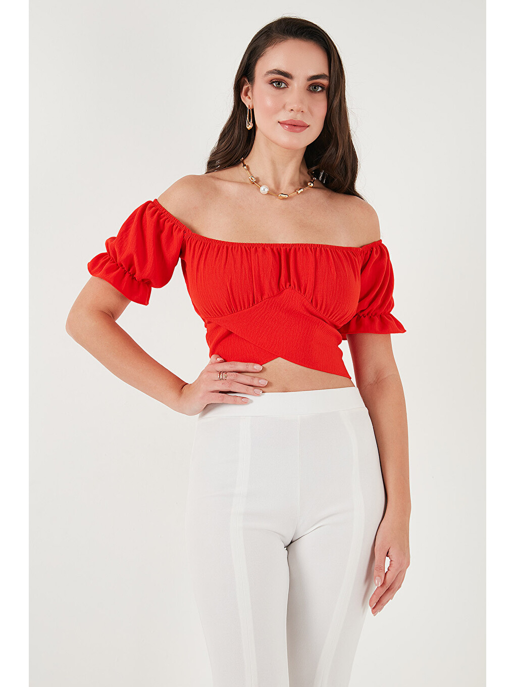 Kırmızı Regular Fit Madonna Yaka Bağlama Detaylı Crop Kadın Bluz 6527017-5