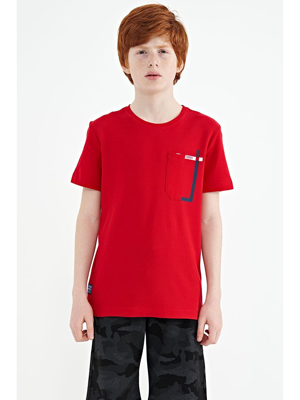 TOMMYLIFE Kırmızı Cep Detaylı O Yaka Standart Kalıp Erkek Çocuk T-Shirt - 11120