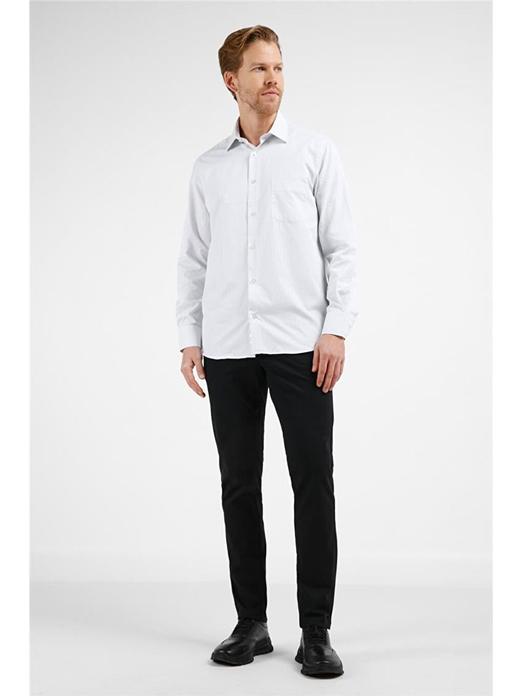 Beyaz - Siyah Çizgili Desen Sert Yaka Uzun Kol Cepli Comfort Fit Pamuklu Gömlek 1004255275-1