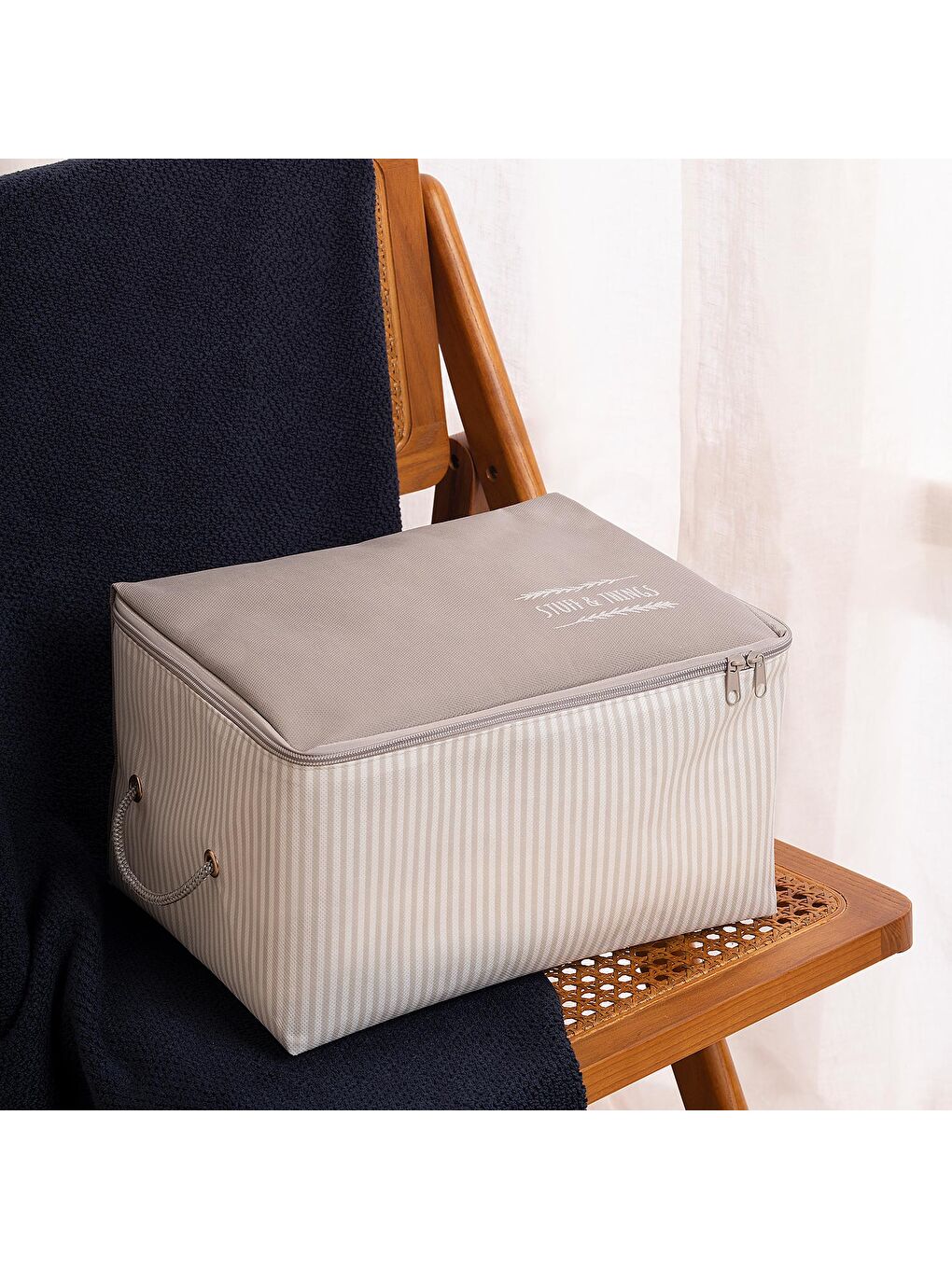 Küçük Boy Gri Çizgili Stuff & Things Hurç 30 x 22 x 18 cm