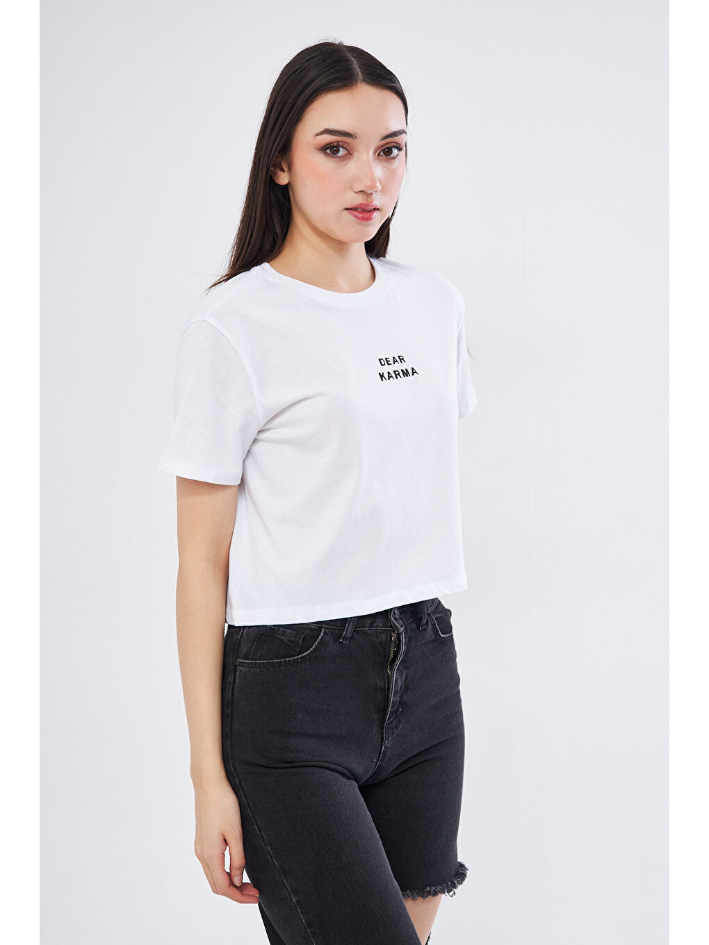 Charamela Beyaz Dear Karma Baskılı Crop Tshirt