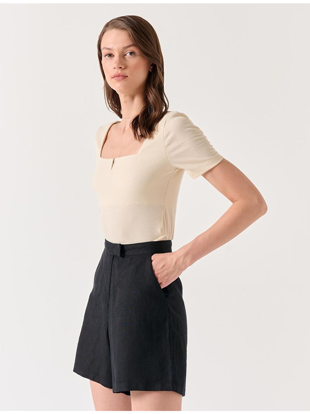 Siyah Yüksek Bel Bol Paça Düz Keten Şort-2