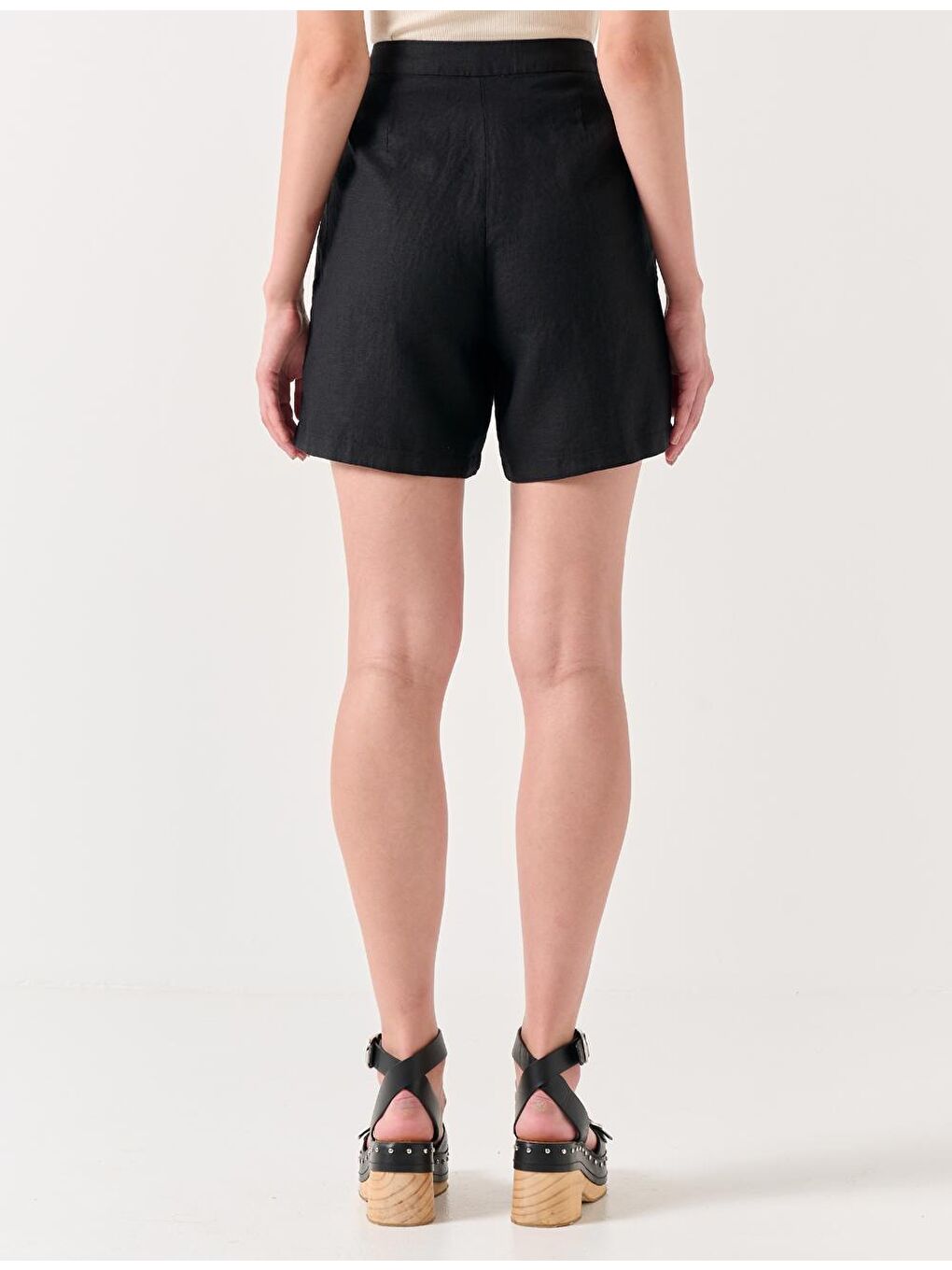 Siyah Yüksek Bel Bol Paça Düz Keten Şort-4