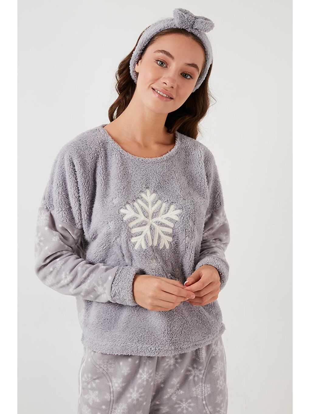 Gri Kar Tanesi Desenli Beli Lastikli Saç Bantlı Peluş Pijama Takımı 609412013-1