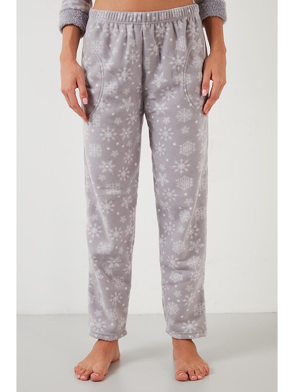 Gri Kar Tanesi Desenli Beli Lastikli Saç Bantlı Peluş Pijama Takımı 609412013-2