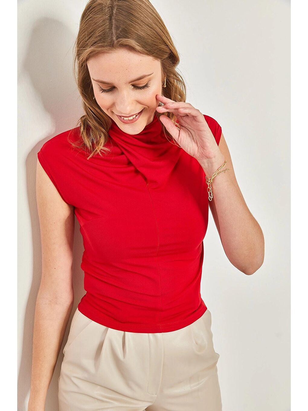 Kırmızı Kadın Yakası Büzgülü Sandy Kumaş Bluz-2