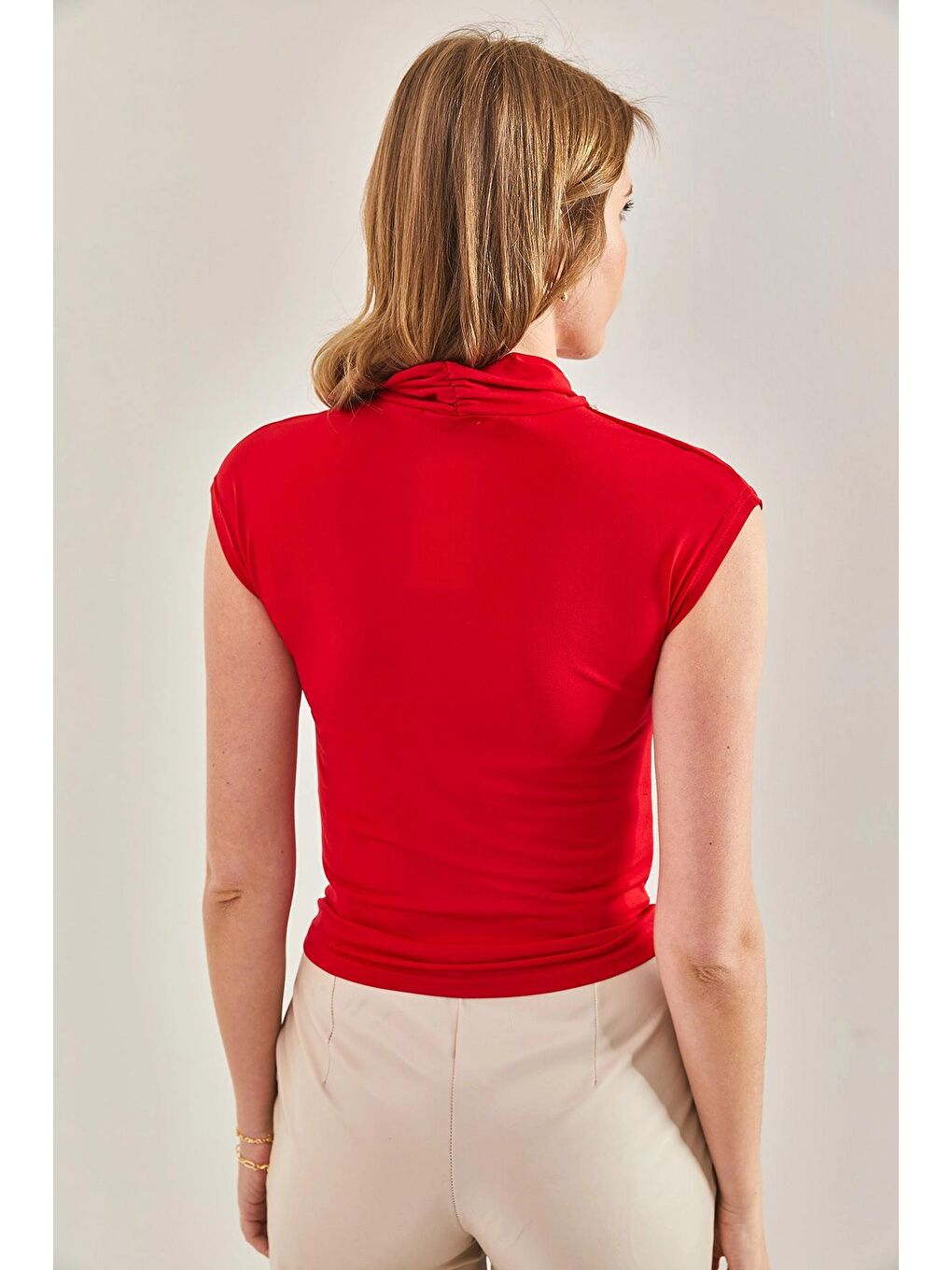 Kırmızı Kadın Yakası Büzgülü Sandy Kumaş Bluz-3