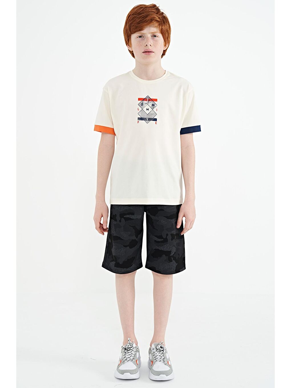 TOMMYLIFE Ekru Kol Ucu Renkli Detaylı Baskılı Oversize  Erkek Çocuk T-Shirt - 11137 - 1