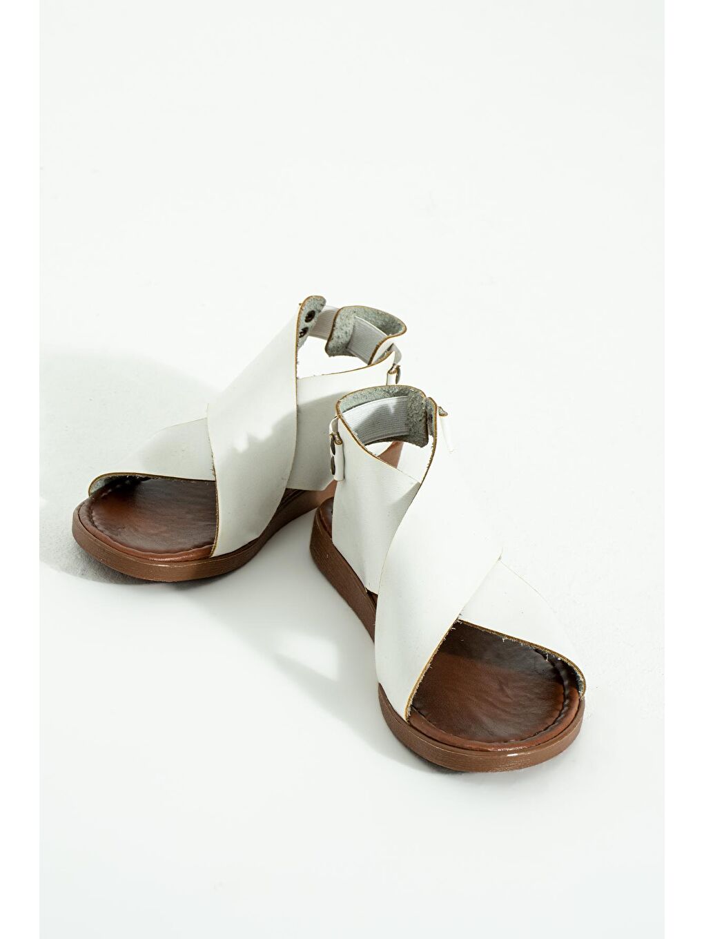 Beyaz Çapraz Bant Lastikli Kadın Sandalet 51-816-23-4