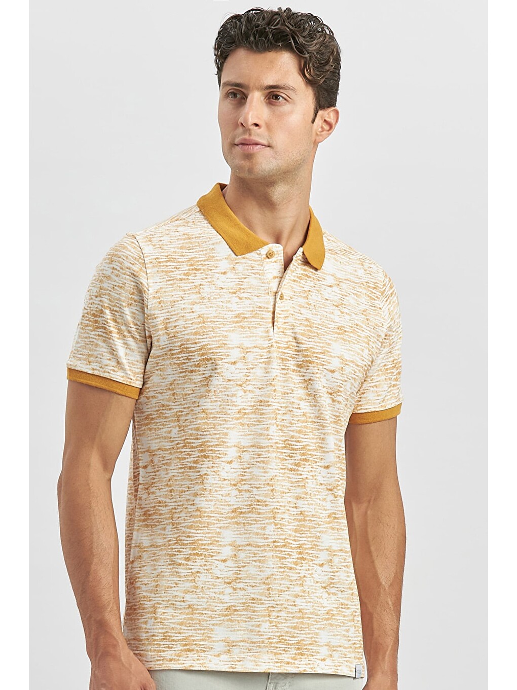 Sarı Hardal Baskılı Pike Polo Yaka Garnili %100 Pamuk Casual Slim Fit Dar Kesim Tişört 1011240157