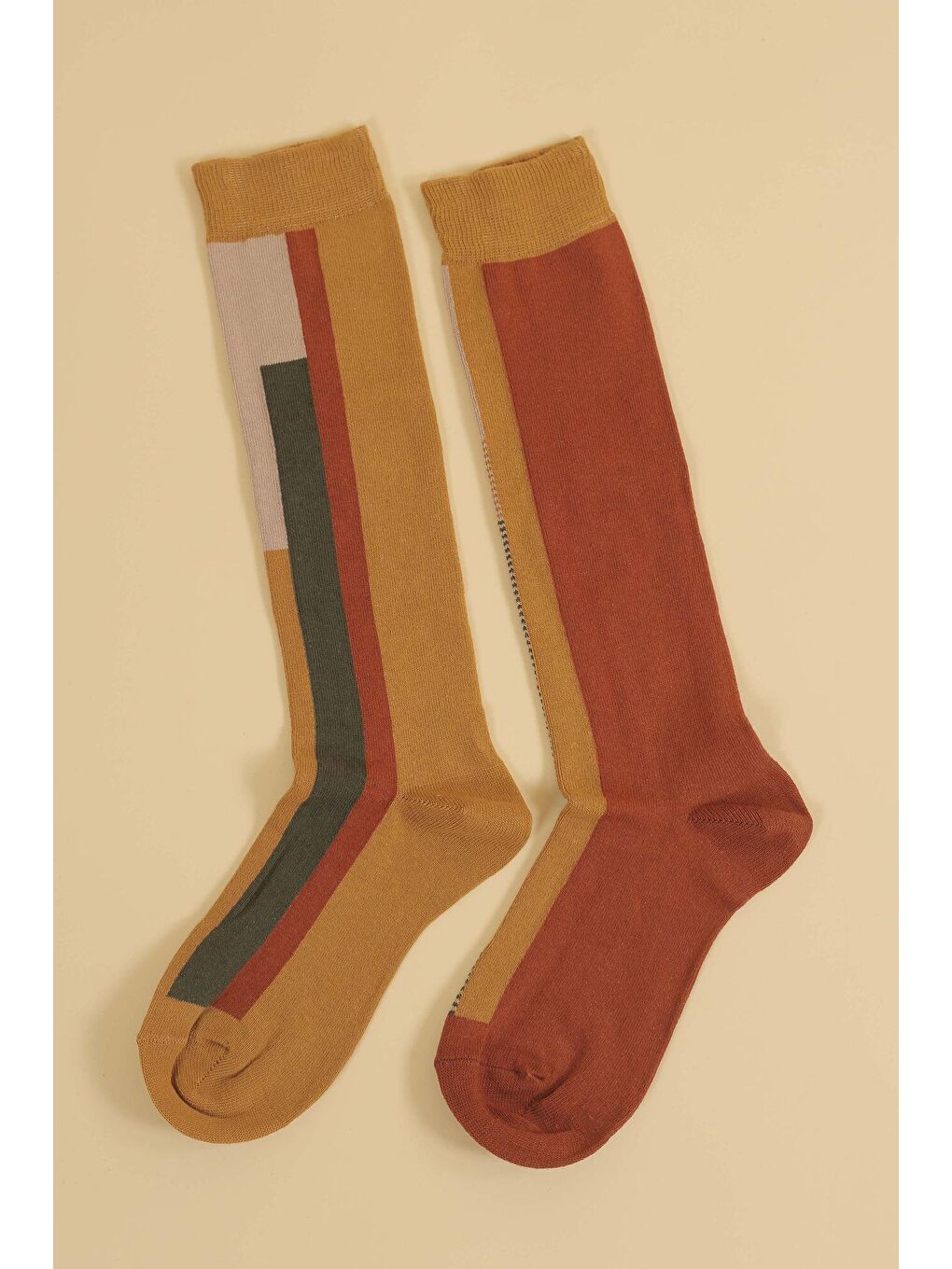 Sarı Asimetrik Diz Altı Çorap Asker Yeşili-Hardal-1