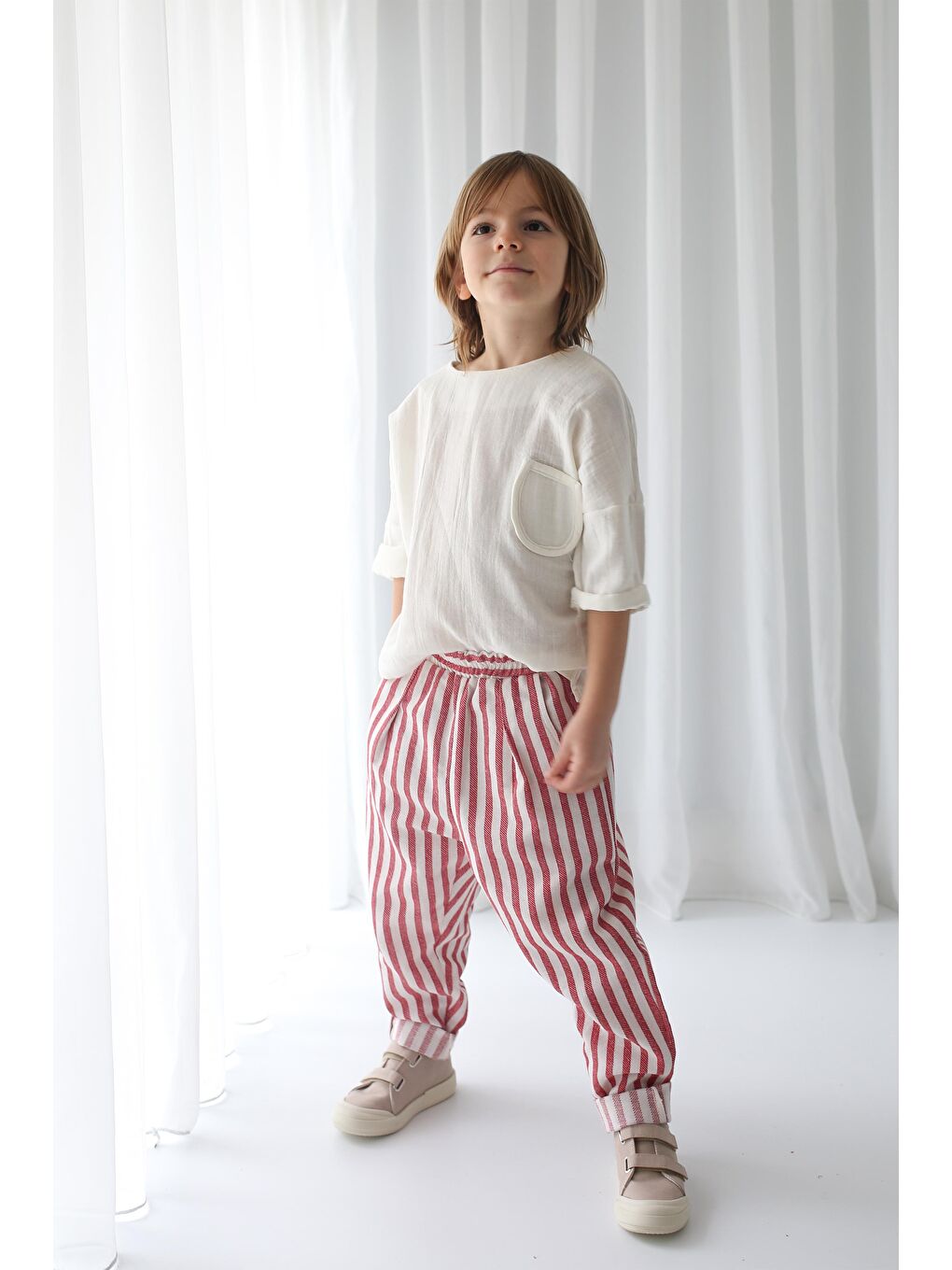 Kırmızı Beyaz Çizgili Keten Carrot Pantolon + Beyaz Müslin Cep Detaylı Gömlek