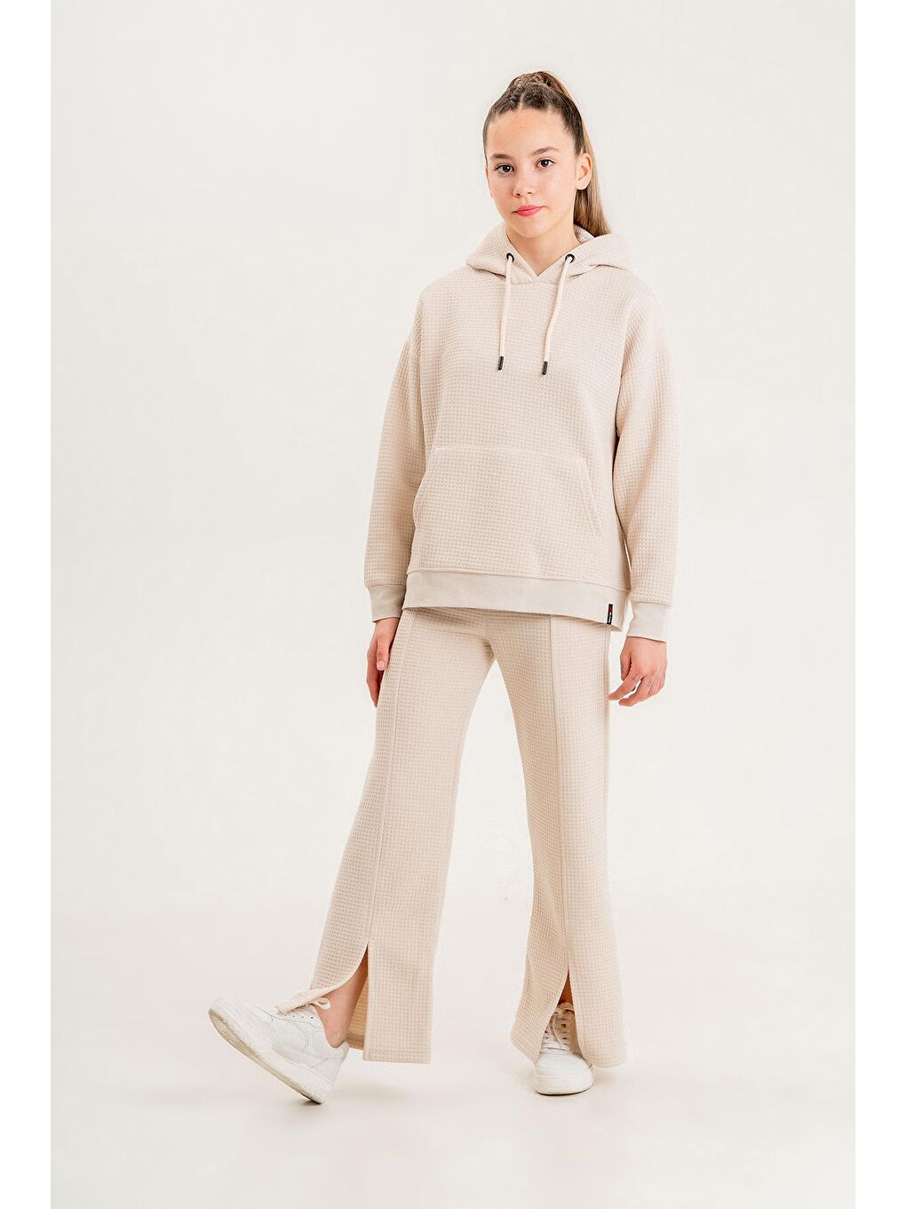 Bej Kız Çocuk Kapüşonlu Yırtmaç Paça Detaylı Waffle Kumaş Eşofman Takımı-6