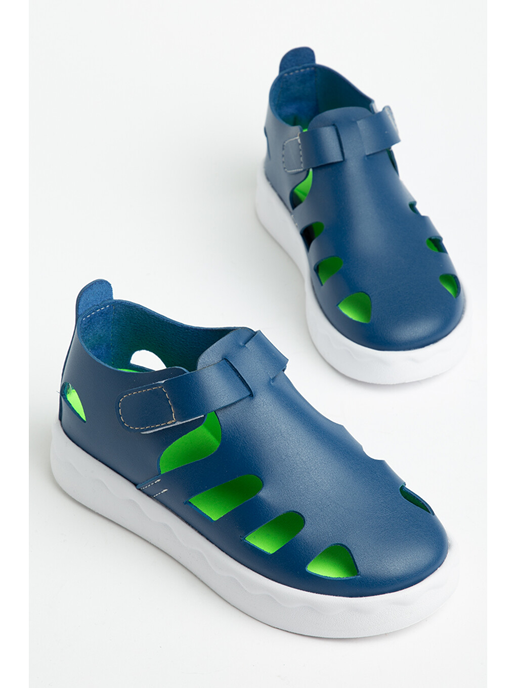 Çocuk Unisex Lacivert Hafif Tabanlı Rahat Cırtlı Sandalet-1