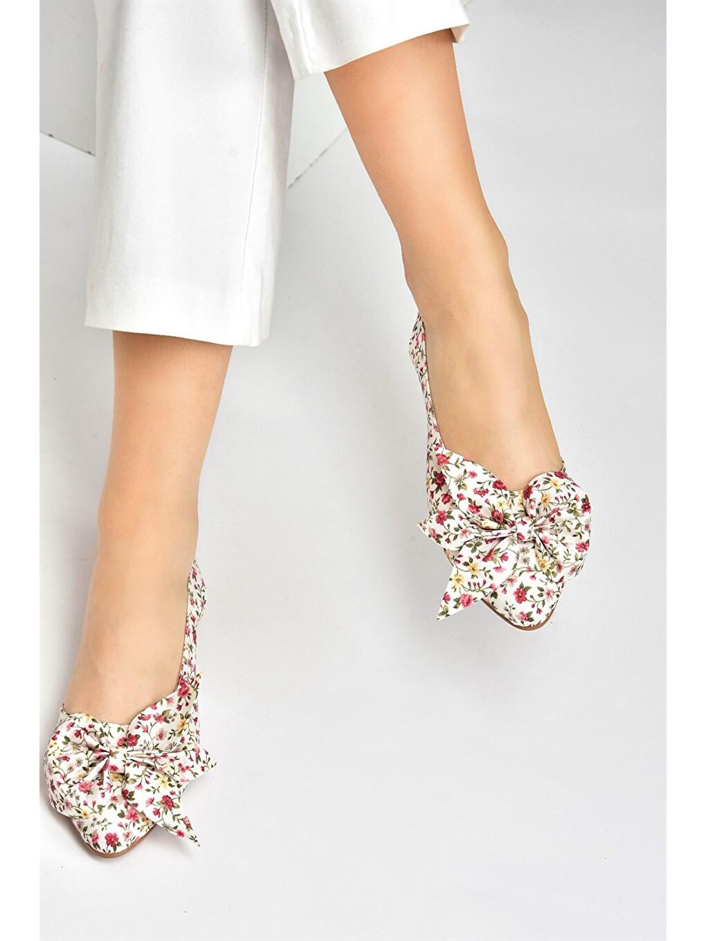 Bej/Kırmızı Kumaş Çiçek Baskı Kadın Babet H726809004-2