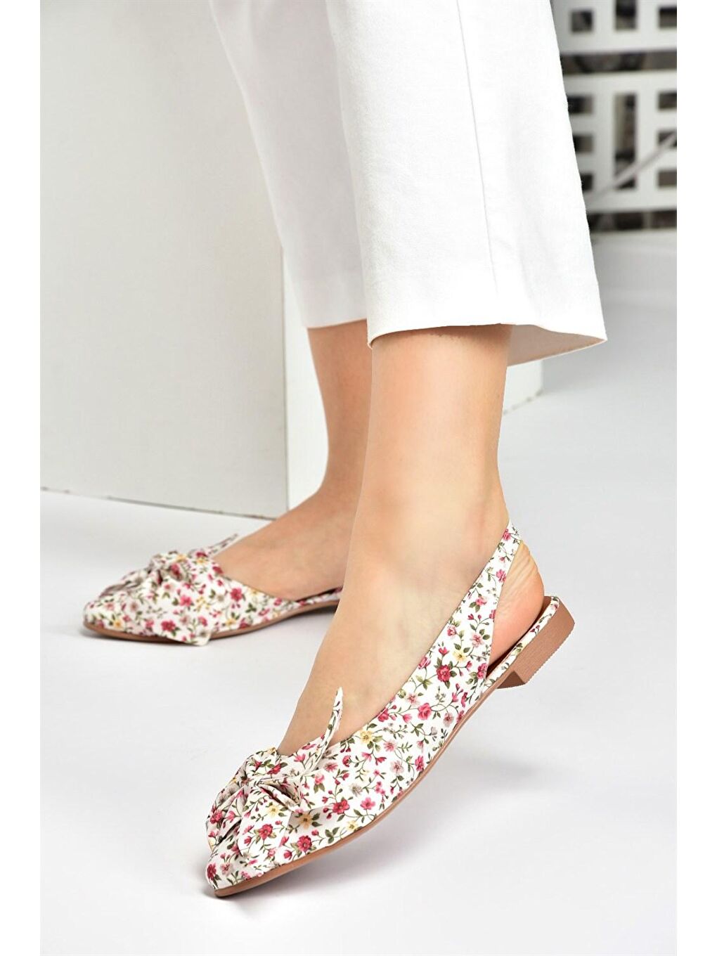 Bej/Kırmızı Kumaş Çiçek Baskı Kadın Babet H726809004-4