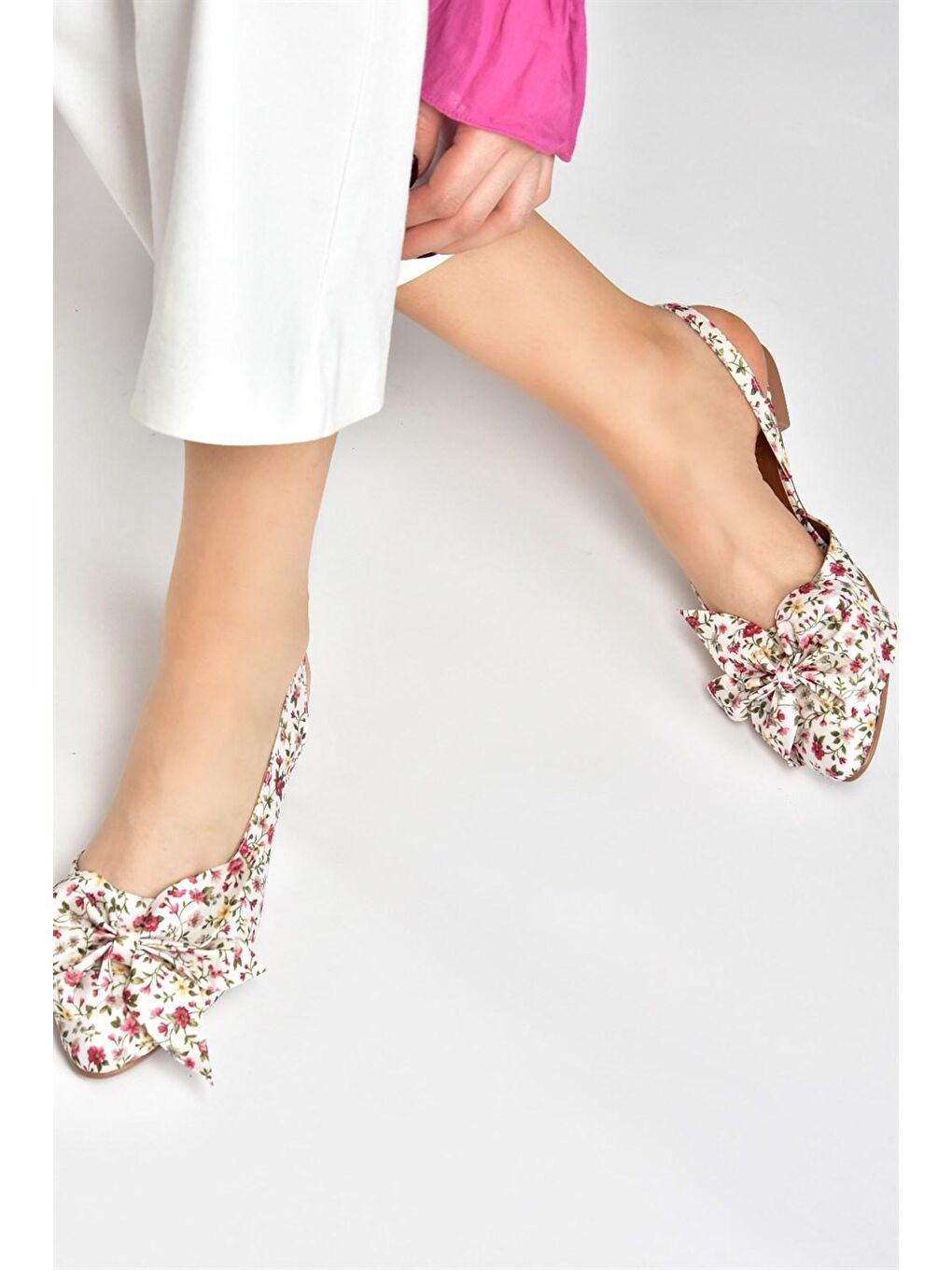 Bej/Kırmızı Kumaş Çiçek Baskı Kadın Babet H726809004-5