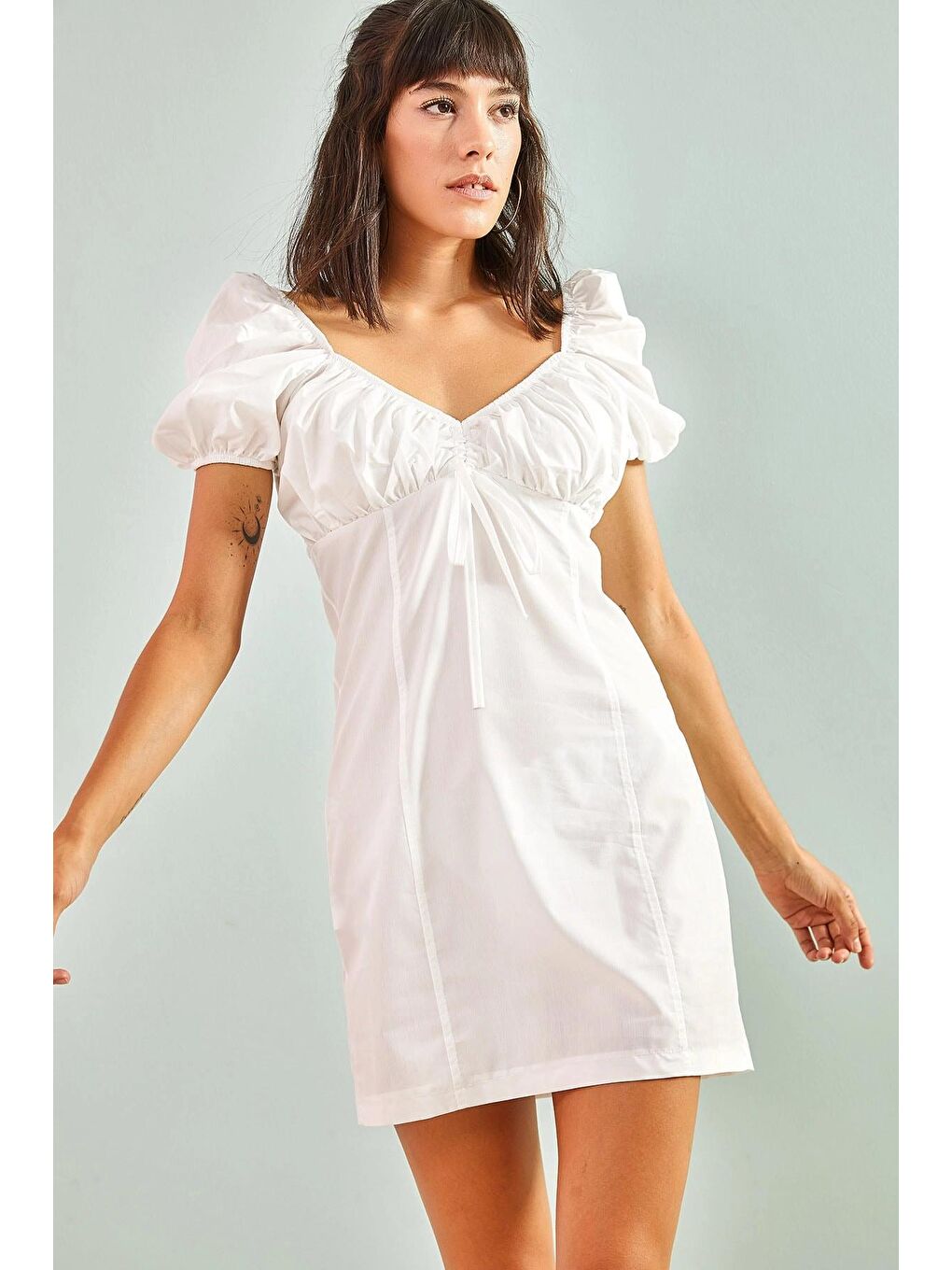 Beyaz Kadın Önü Bağcıklı Sırtı Gipeli Balon Kol Mini Elbise-2