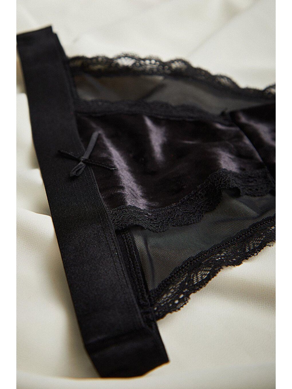 Siyah Dantel Detaylı Kadife Dolgusuz Bralet Sütyen Takımı-1