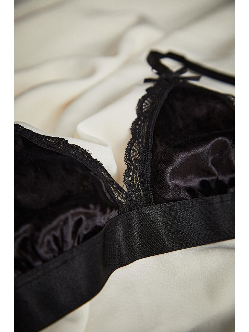 Siyah Dantel Detaylı Kadife Dolgusuz Bralet Sütyen Takımı-3