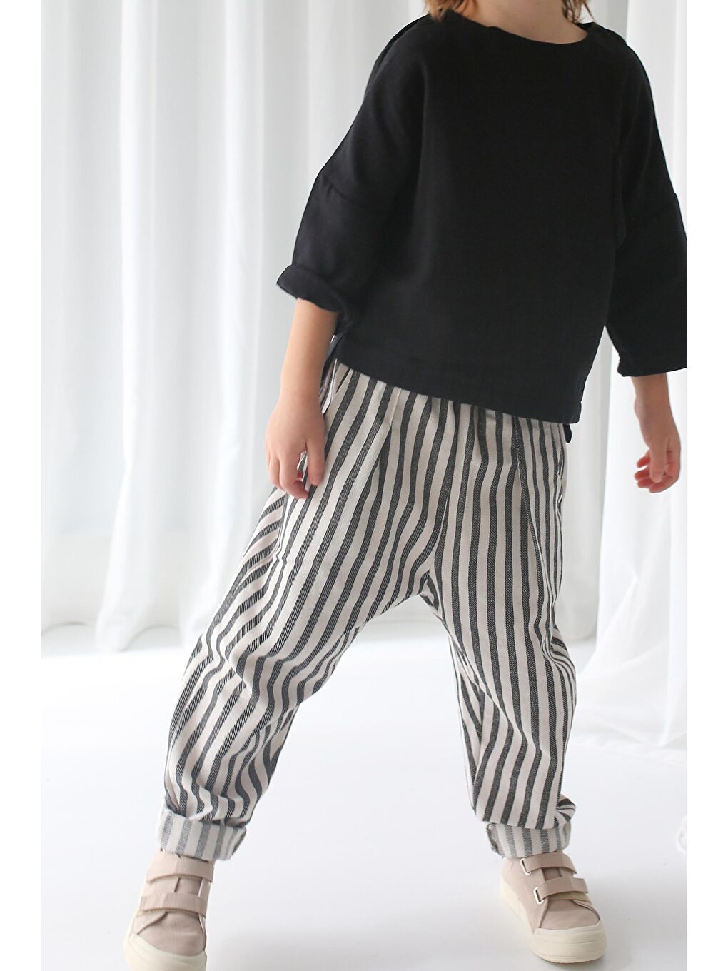 Erkek Çocuk 2 Adet Keten Carrot Pantolon ( %100 Pamuk Siyah ve Siyah Beyaz Çizgili )-4