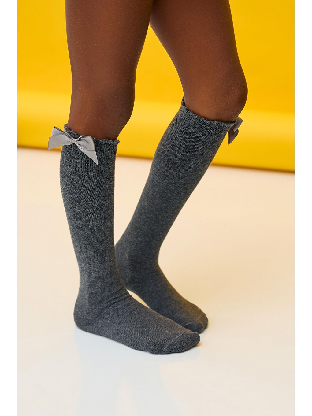 Kız Çocuk Fiyonklu Dizaltı Çorap Gri