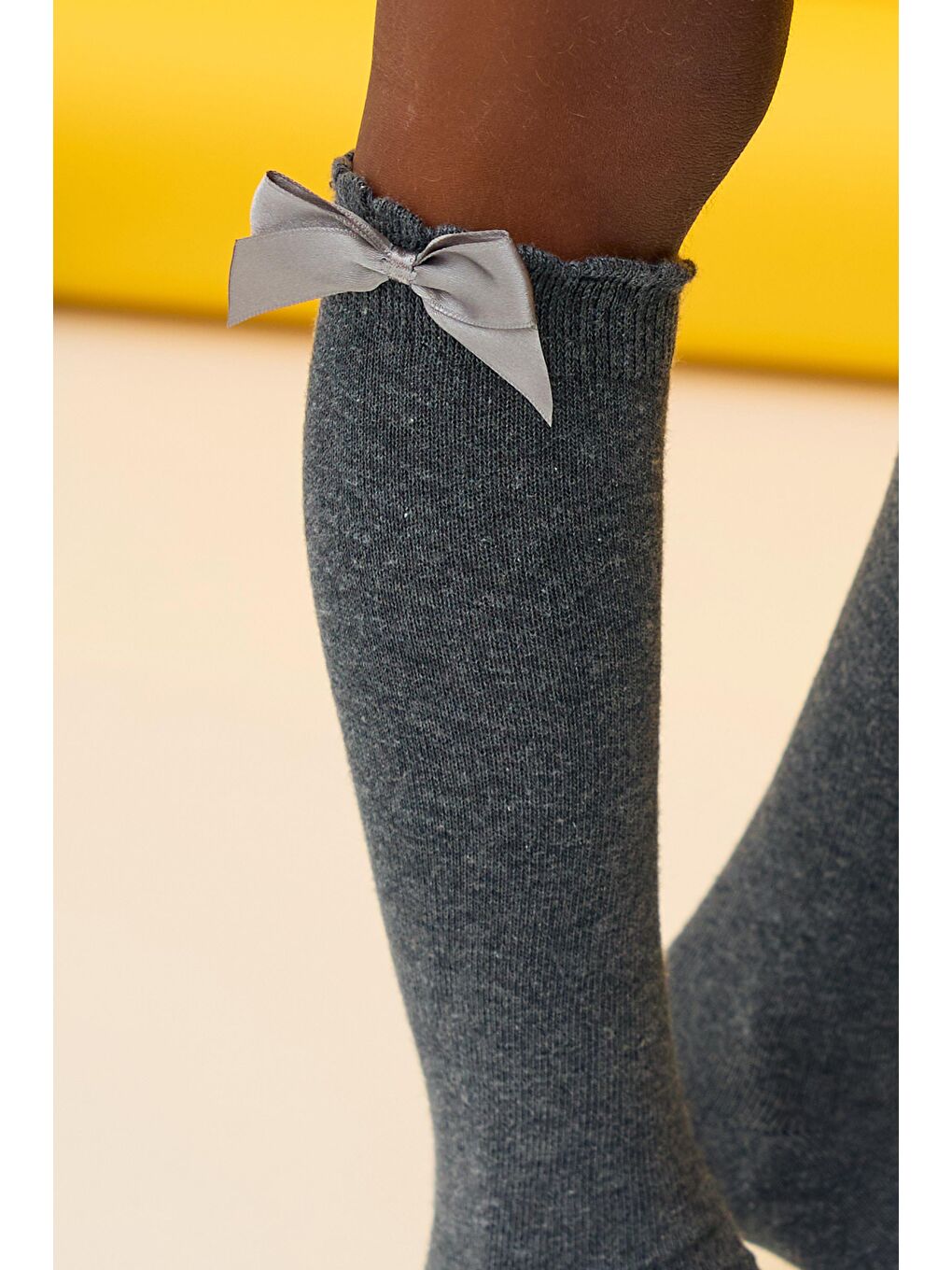 Kız Çocuk Fiyonklu Dizaltı Çorap Gri-1