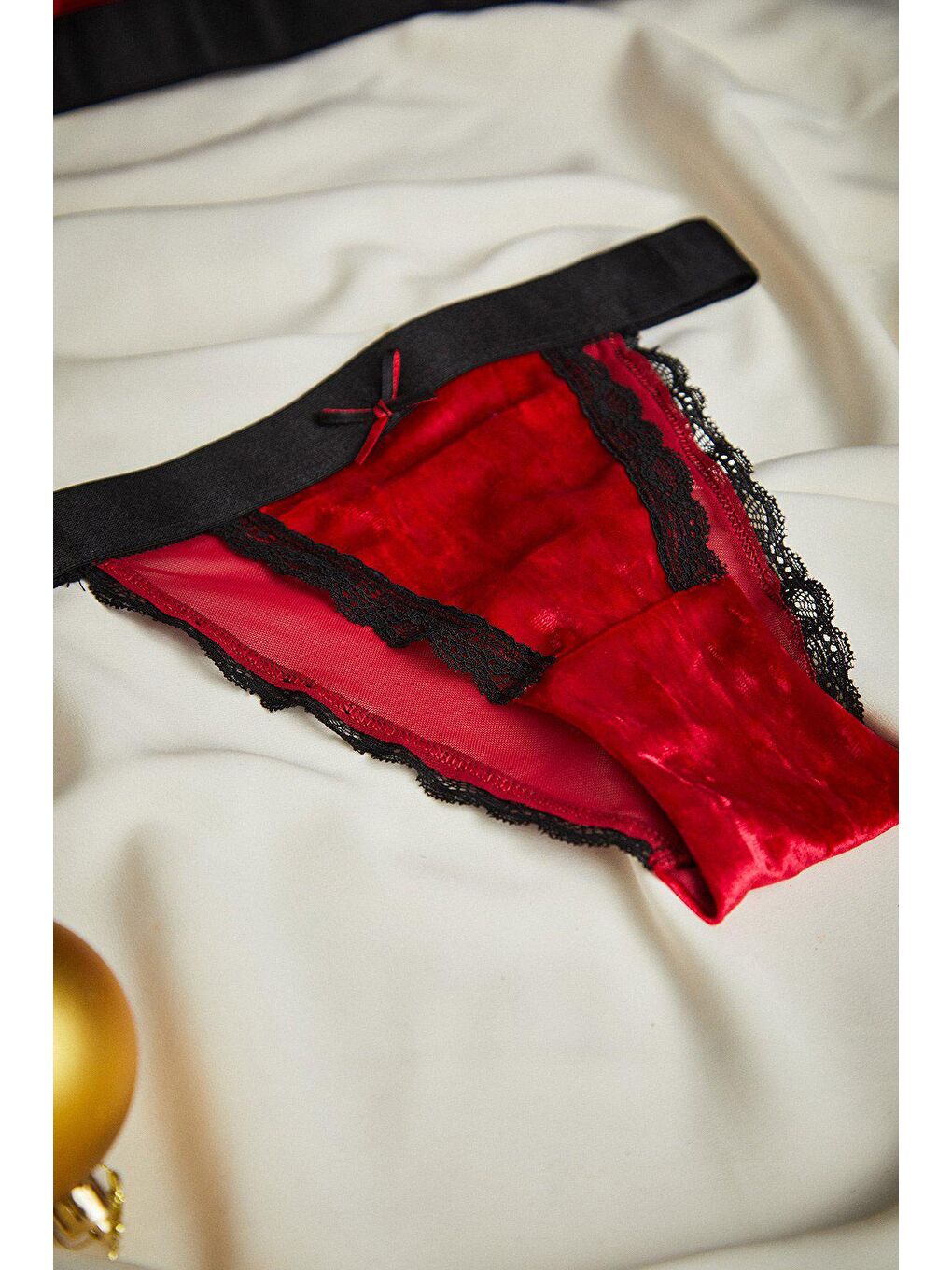 Kırmızı Dantel Detaylı Kadife Dolgusuz Bralet Sütyen Takımı-2