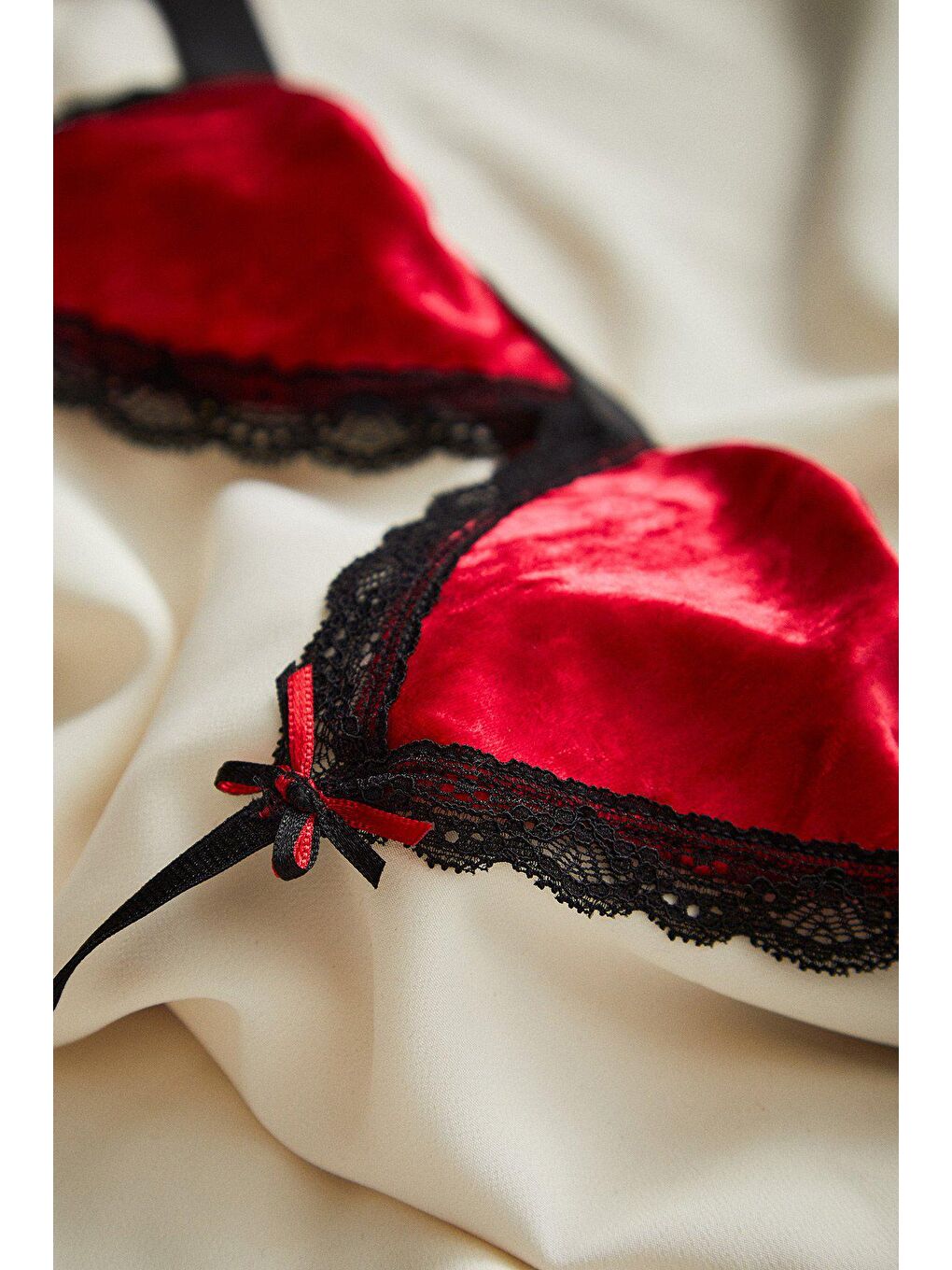 Kırmızı Dantel Detaylı Kadife Dolgusuz Bralet Sütyen Takımı-3