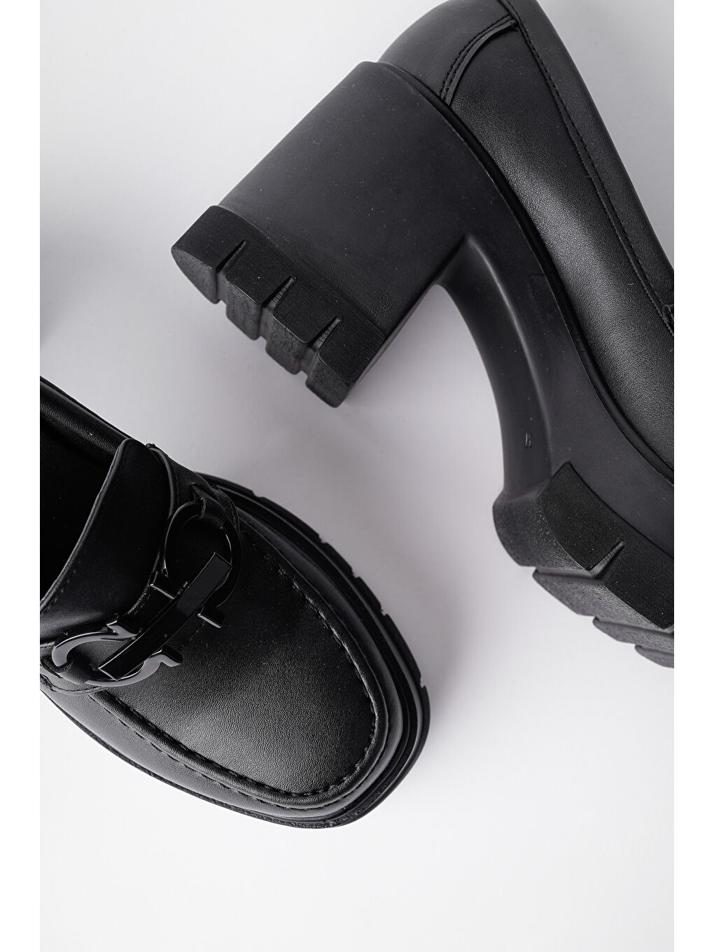 Muggo VALENCİA Kadın Kalın Topuklu Yuvarlak Burunlu Metal Tokalı Loafer Günlük Ayakkabı-1