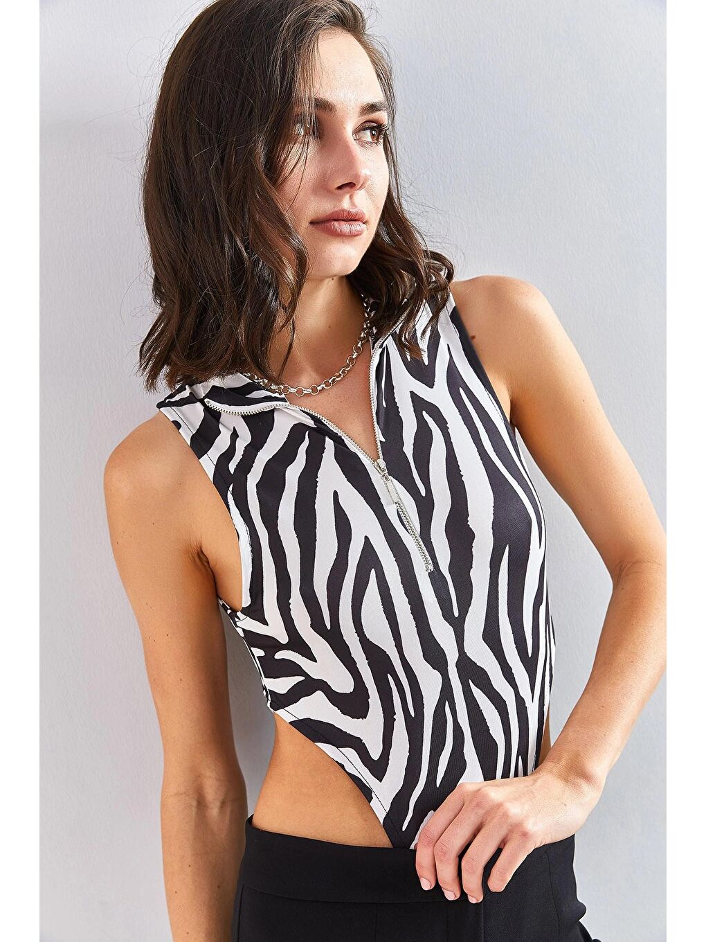 Siyah Kadın Yarım Balıkçı Yaka Fermuarlı Desenli Bluz